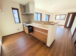 料理をしながらでも、ご家族との会話を楽しめる対面キッチン。
