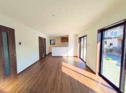 ご家族みんながゆったりくつろげる広々リビング。
