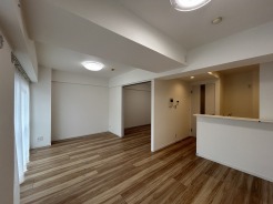 解放感あふれるリビングは、自然に光と風に恵まれます。