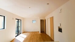 柔らかな光が心地よい、広々とした空間