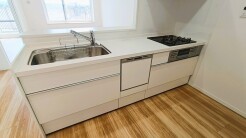 快適な新生活を迎えられそうな、新品のキッチンです。
