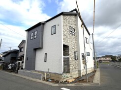 同じグレードで建てられた最寄りの完成物件を、参考にご覧になれます。
