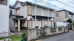 車通りの少ない閑静な住宅地、のびのびした子育てに適します。
