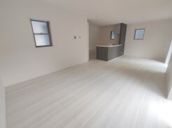 日当たりのいいリビングは心地よく、落ち着いて暮らせます。

