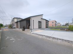 閑静な住宅地で、小さなお子様がいるご家族にも安心。
