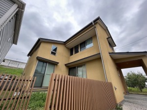 和の雰囲気を感じるちょっとしたお庭のある邸宅でした