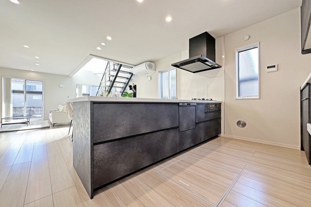 春日部市本田町１丁目　２号棟