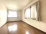 ～2階洋室～
こちらは使用頻度が少なくきれいなお部屋です。