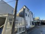 南側から現地です。物件の南側建物が低くなっているので、日当たりがとても良いです。
