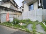 周囲の建物との調和を生み出す落ち着いた佇まいの敷地