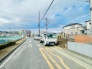 1号地 前面道路含む外観