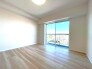 大事な日当たりは、大きな窓から。誰のお部屋にしましょう。
