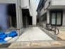 セカンドカーにも便利、駐車2台可の敷地。
