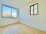 今からここを誰のお部屋にしようか、そんな洋室です。
