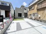 2号棟 すっきりと整えられた外観と手入れの行き届いた前庭が、日々の暮らしに心地よい開放感をもたらしてくれます。