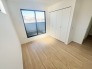 大事な日当たりは、大きな窓から。誰のお部屋にしましょう。
