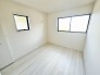 2号棟 今からここを誰のお部屋にしようか、そんな洋室。
