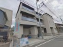 洗練されたフォルムが街並みに馴染み、落ち着いた暮らしを予感させる佇まいです。