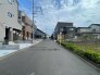落ち着いた街並みが心地よく広がり、日々の暮らしに安らぎを感じさせる穏やかな住環境です。