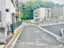 豊かな緑に囲まれ、落ち着いた時間が流れる静かな住環境が日々の暮らしを穏やかに包み込みます。