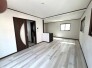 清潔感あふれる空間に、明るい日差しが満ちます

