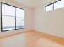 大事な日当たりは、大きな窓から。誰のお部屋にしましょう。
