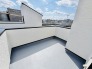 空の広がりを背景に、心地よい開放感を感じられる空間です。街並みを見渡し、日々の移ろいを身近に感じながら、ゆったりとした時間を過ごすことができるプライベートな場所です
