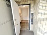 日常へと続く静かな入り口が、帰宅するたびに心地よい安らぎを感じさせてくれます。