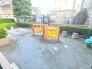 遊具のある公園があります