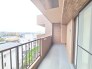 洗濯物を沢山干せるゆとりのバルコニー
