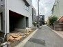 2号棟 前面道路含む現地写真(建設中)
