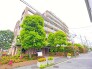 緑豊かで手入れの行き届いたマンション。
堂々とした佇まいが魅力です。