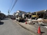 1号棟 前面道路含む外観