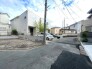 整然とした街並みに調和する、洗練されたデザインの住まい。
