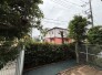 程よい緑に囲まれ、周囲の視線を気にすることなく落ち着いたプライベートな時間をお過ごしいただけます。