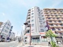 JR京浜東北・武蔵野線「南浦和」駅東口徒歩１分、提携駐車場もあります。エステート白馬南浦和店までお気軽にお問い合わせください。
