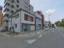 前面道路含む現地写真。前面道路、広いのでお車の出入りもラクラクです。
