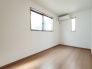 今からここを誰のお部屋にしようか、そんな洋室です。
