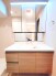 お出かけ前の身だしなみに一歩差がつく三面鏡。
