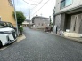A号棟 前面道路含む現地写真
