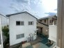 周囲の住環境と調和しながら、穏やかな日常が流れる住まい周辺の風景です。