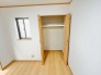 木の温もりが心地よく感じられる、シンプルで整った居住空間が日々の暮らしを穏やかに整えてくれます。