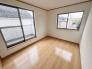 日々の暮らしに心地よい調和をもたらす、シンプルで落ち着いた雰囲気の空間です。