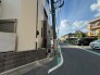 穏やかな日常が流れる、落ち着いた雰囲気の住宅街に佇む住まいです。
