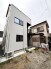 モダンな外観と、穏やかな空が調和する住まい。