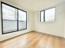 大事な日当たりは、大きな窓から。誰のお部屋にしましょう。
