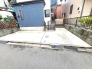 マイカースペースを１台分確保。現地で車幅と共にご確認ください。
