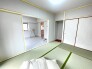 すぐ横になれる和室は、みんながほっと一息つける空間 
