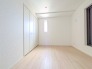 3号棟 端正で落ち着いた室内に、柔らかな明かりがそっと寄り添い、穏やかな時間を作り出します
 2026/07/19m