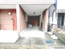 マイカースペースを１台分確保。現地で車幅と共にご確認ください。
